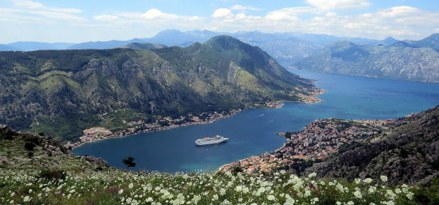 uitzicht op de baai van Kotor