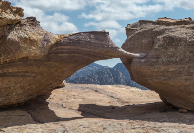 Een natuurlijke boog in Dana Reserve