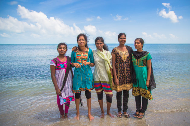 Fotogenieke dames bij Casuarine Beach