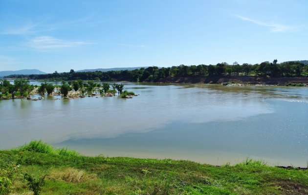 Twee kleuren rivier.