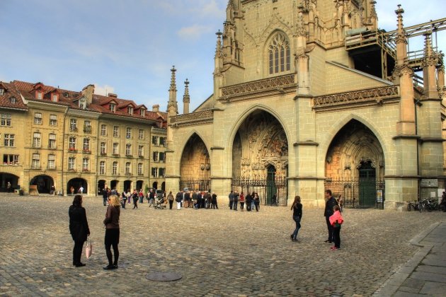 Voor de kathedraal in Bern