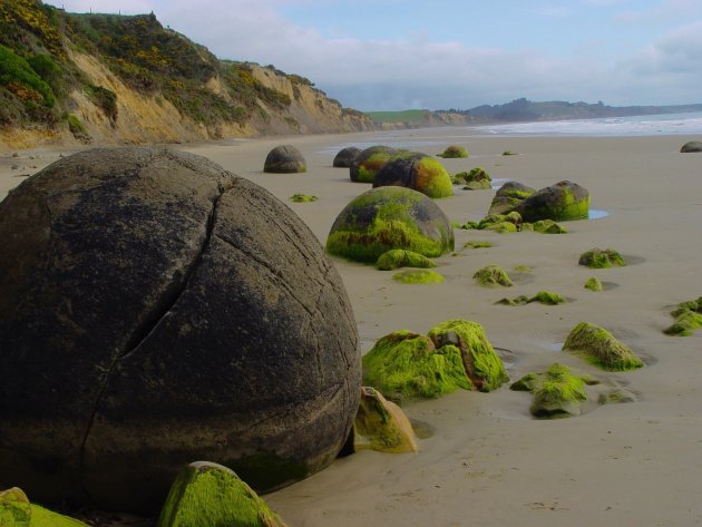 Keigaaf de Mouraki boulders