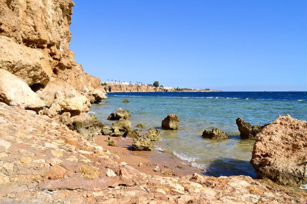 De kust bij Sharm El Sjeikh