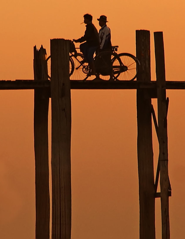  Zonsondergang bij de U Bein bridge 