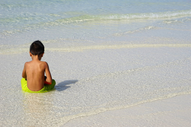 Beach boy op het strand van Boracay