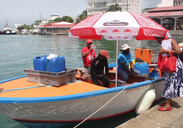 Visverkoop vanop de boot