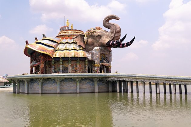 Wat Ban Rai. Tempel en muzeum.