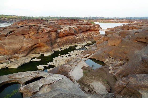 Rotsen in de Mekong rivier.