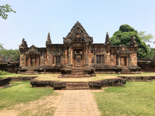 Prasat Mueang Tam.