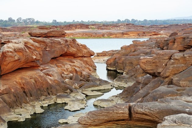 Hondenkop rots in de mekong.