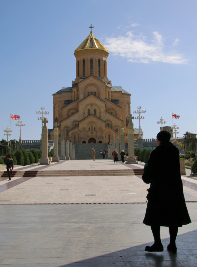 Naar de kerk in Tiblisi