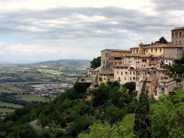 Todi on the Rocks