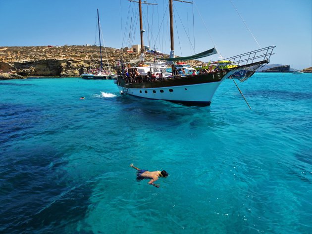 Zwemmen , snorkelen en genieten van de natuur op Comino 