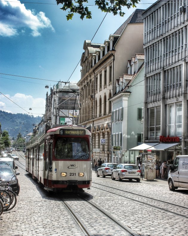 prachtige oude metro in Freiburg