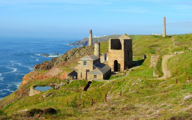 Wandelen tussen schoorstenen in Cornwall.