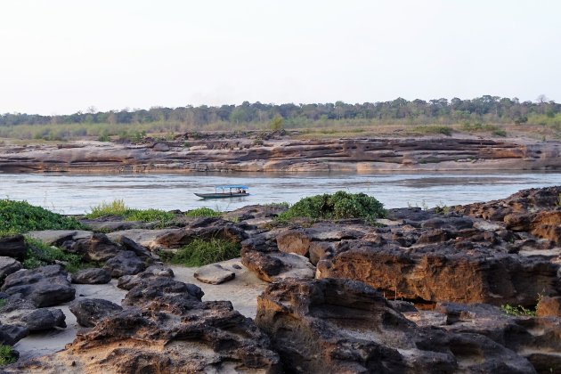 Laag water in de rivier.