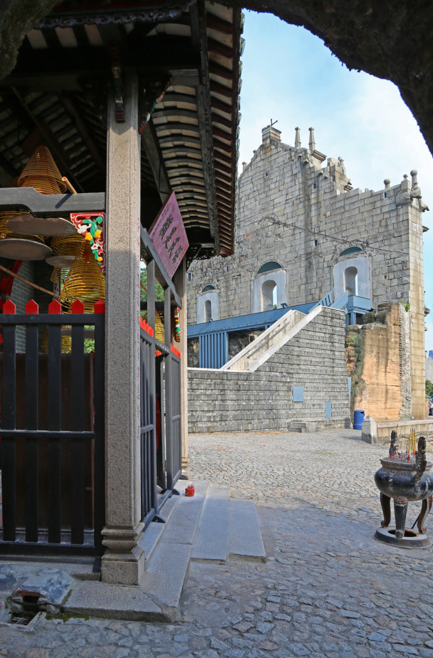 Na Tcha tempel en gevel São Paulo-kerk Macau