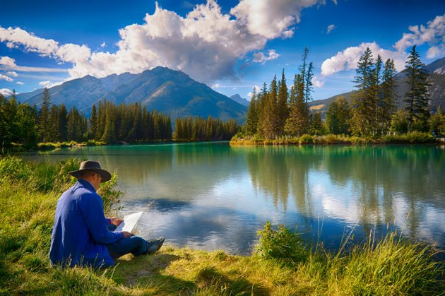 Chillen bij de Bow River in Banff