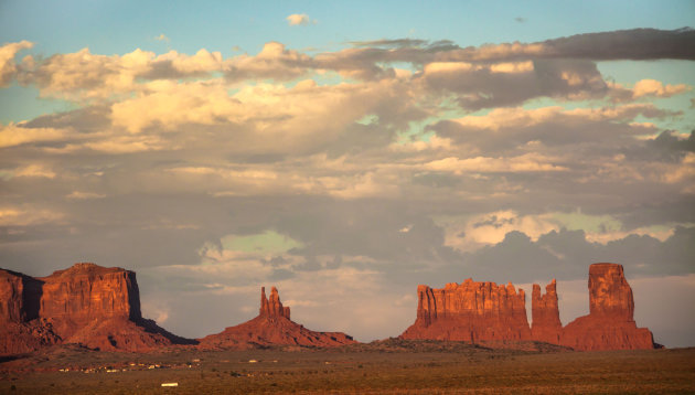 Monument Valley in de avonduren