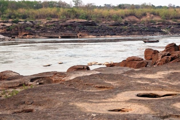 Varen op snel stromende rivier.