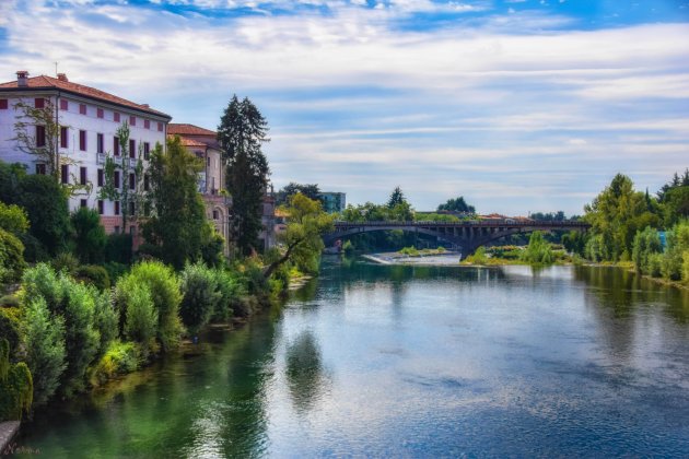 Uitzicht van de brug in Grappa