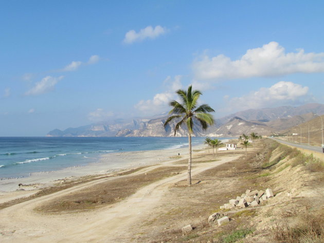 2000km leeg strand met koraalriffen en gigantische schildpadden