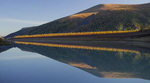 Lake Ak-Kem, de spiegel onder de meren