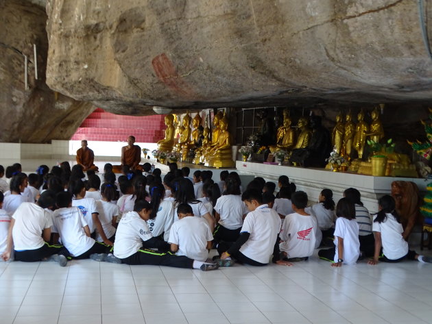 Meditatie lessen volgen in grot Tempel