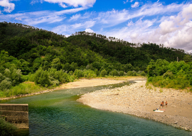 Langs de rivier  'Fiume Vara' 