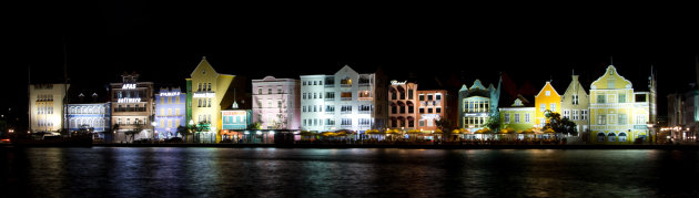 Willemstad bij nacht