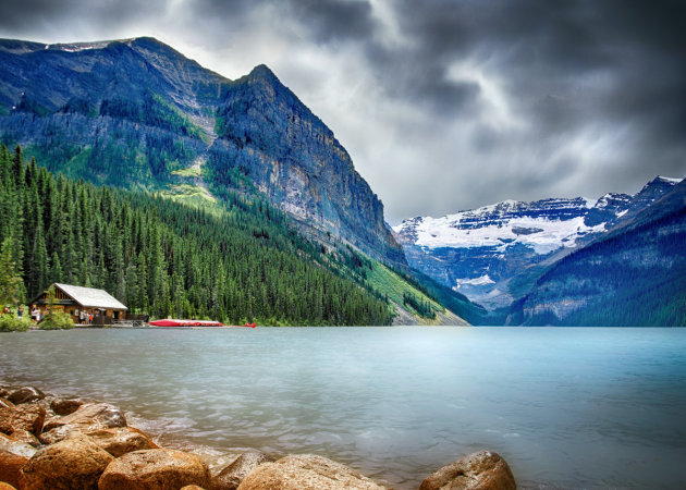 Storm boven Lake Louise