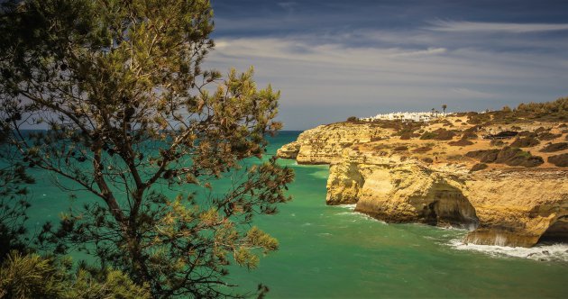 De omgeving van Praia da Marinha