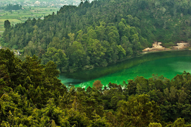 Telaga Warna (spiegelmeer)