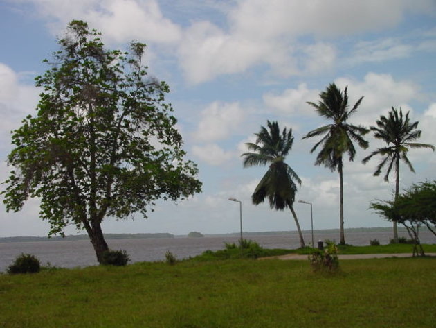 2002: Frans Guyana: Maroni-rivier.