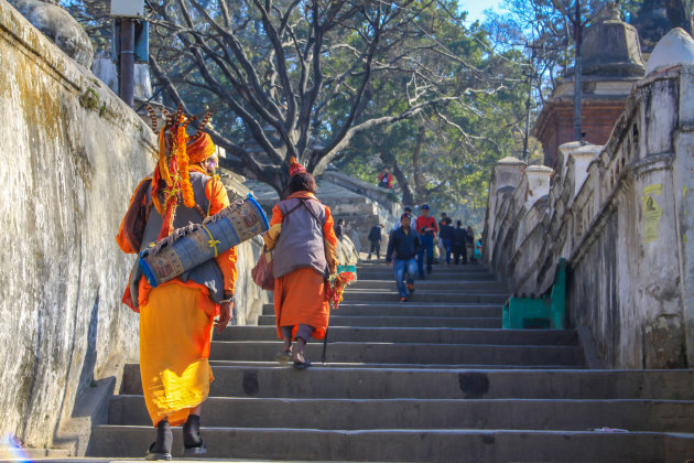 Op de trappen bij Pashupatinath