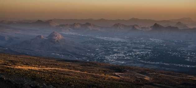 De avond valt over Al Hamra