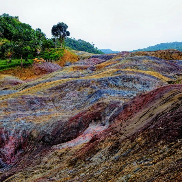 23 coloured earth